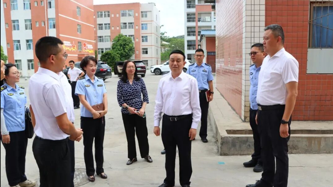 市人民政府副市长、市公安局局长周强莅临盐边县中学校...