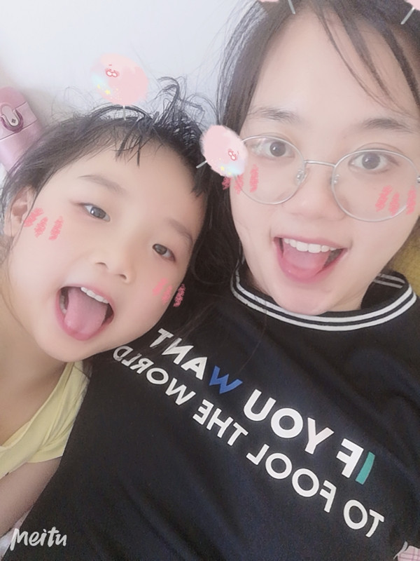 黄长秀与小女儿的搞笑生活照_副本.jpg