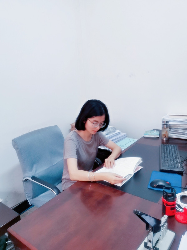 读书照_副本.jpg