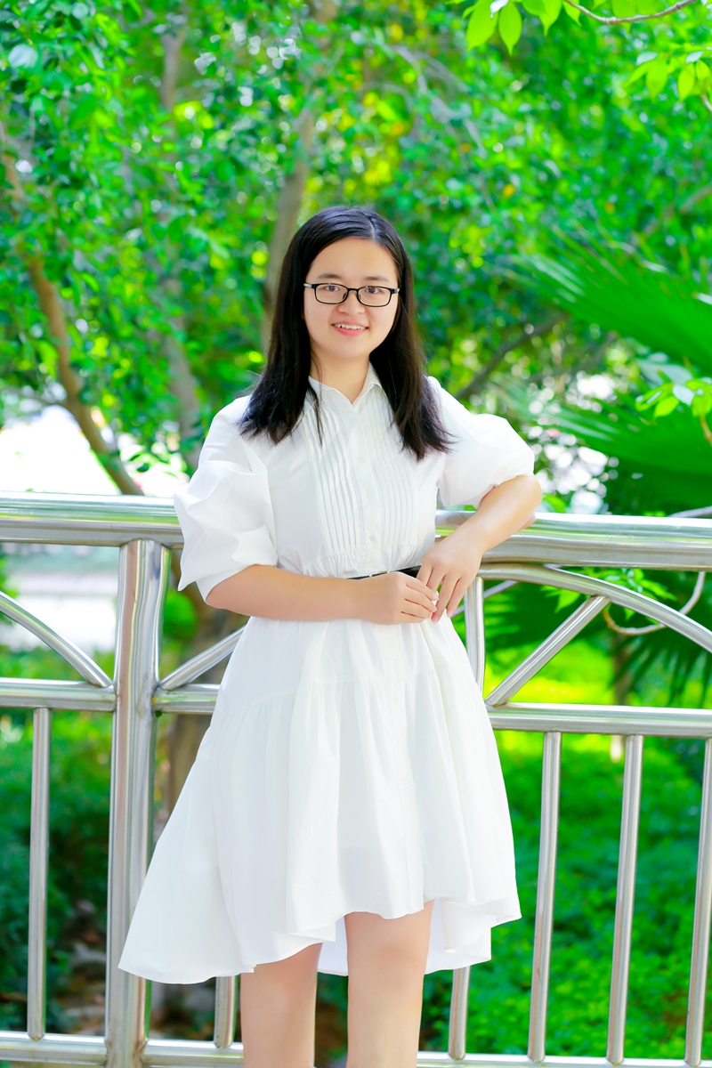 李琪.jpg 李琪.jpg